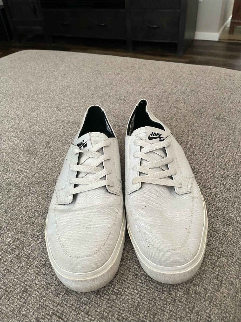 Nike Men’s Low-Top Sneakers in Light Gray and Black